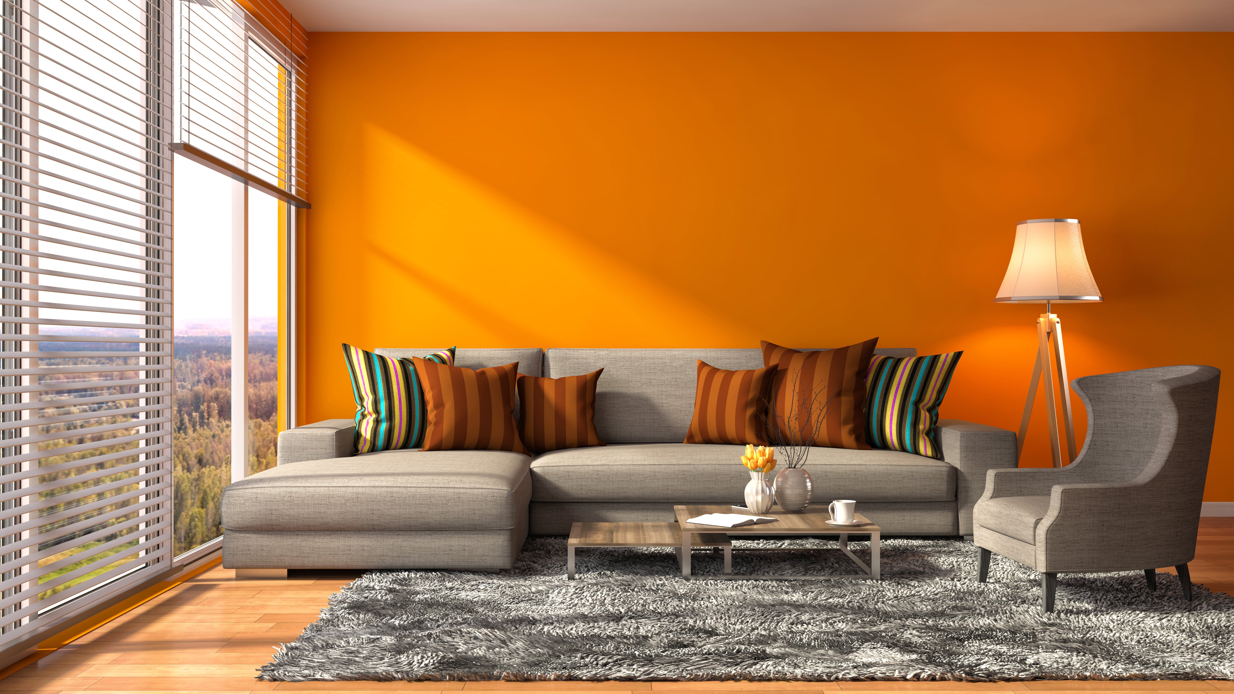оранжевые обои на стеных просторной гостиной комнаты